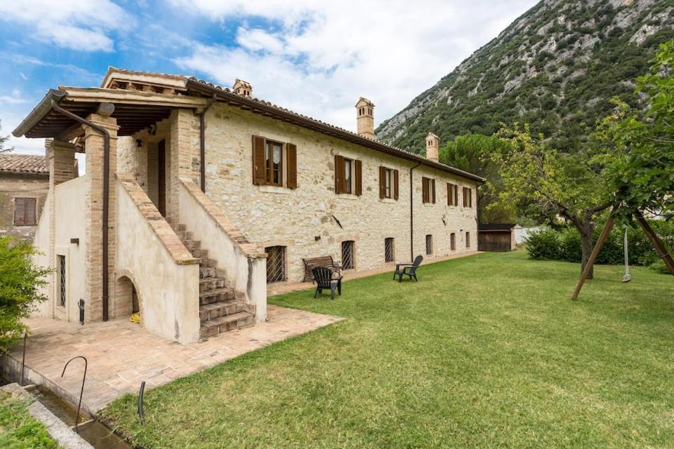 Casa Ridente Nella Valle Del Menotre Con Giardino Pale Eksteriør billede