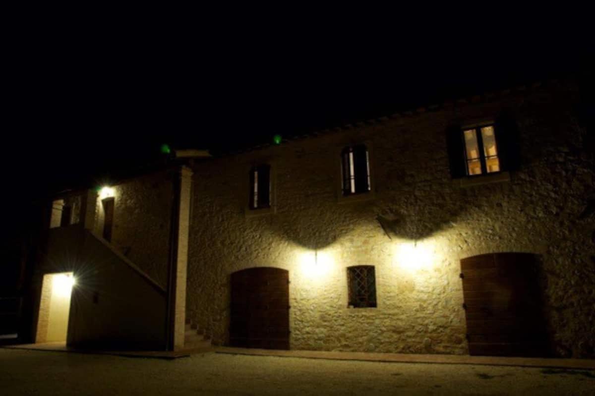 Casa Ridente Nella Valle Del Menotre Con Giardino Pale Eksteriør billede